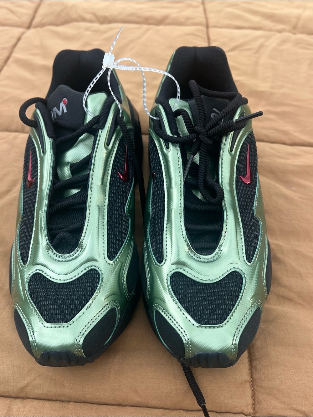 Nike AirMax Muse Metallic Oil Green Colorway Athleisure Streetwear Sneakers - Picture 4 of 7